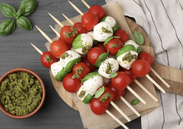 Spiesjes mozzarella, tomaat, pesto (V)
