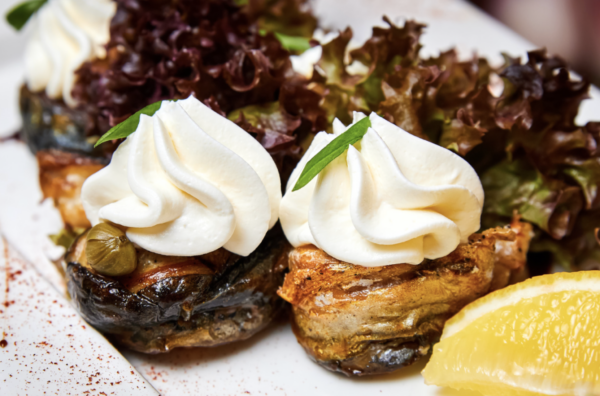 Blini gerookte makreel met roomkaas & groene appel